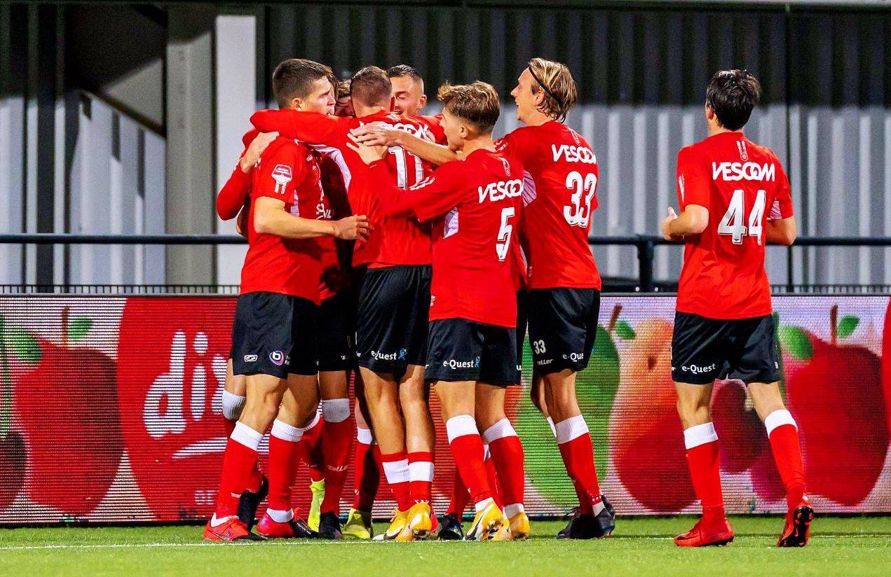 富勒姆客场不敌狼队，重回保级泥淖